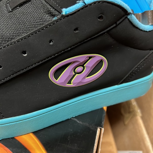 Heelys Straight up black blue purple shoes wheels US women’s size 8 kids 7 uk 6 - Picture 2 of 6